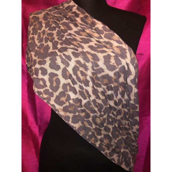 Cheetah/ leopard print Coach scarf - Picture 4 of 8